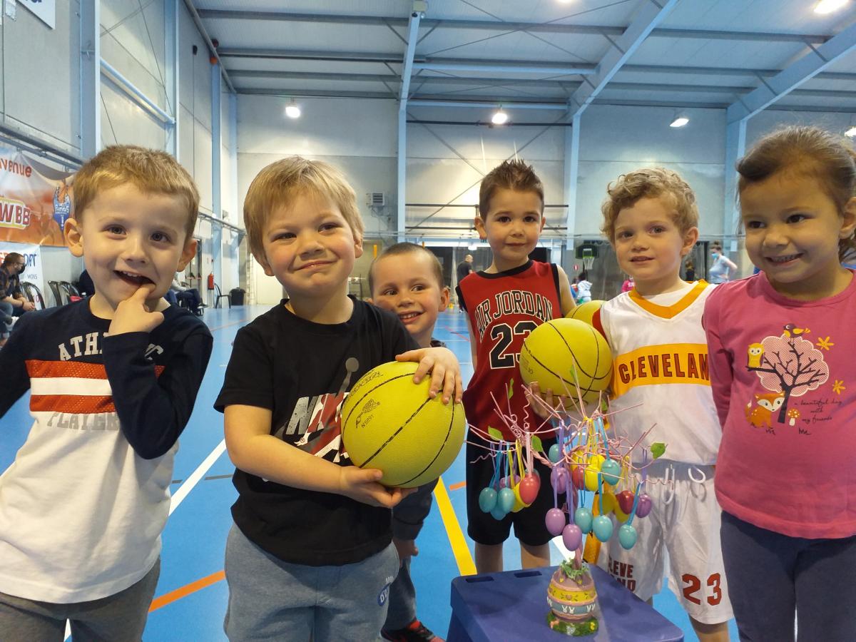Visite de la Mascotte du club au Baby basket